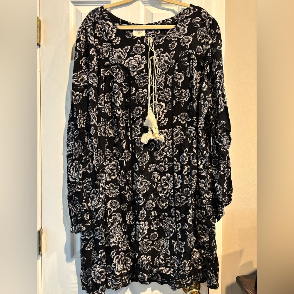 Floral Black and White Long Sleeve Dress